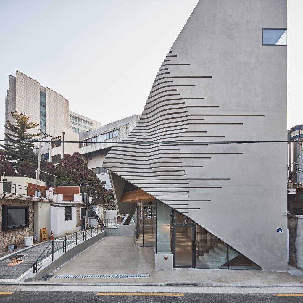 BIM建筑|斜棱锥形混凝土建筑,Areuke 水疗中心 / Chiasmus Partners BIM建筑|斜棱锥形混凝土建筑,Areuke 水疗中心 / Chiasmus Partners