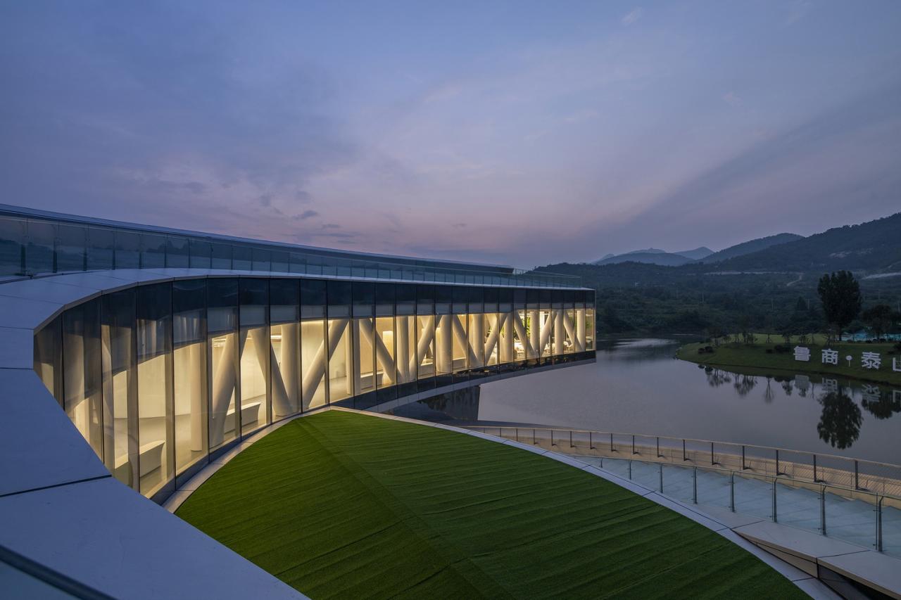 BIM建筑|眺望泰山的窗口:泰山佑游客中心 | line+WORK BIM建筑|眺望泰山的窗口:泰山佑游客中心 | line+WORK
