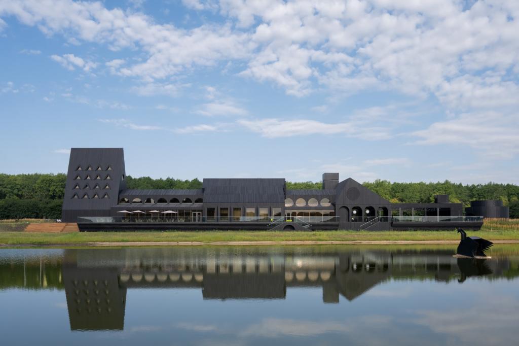 BIM建筑|库代克山公园游客接待中心 / Megabudka Architecture Bureau BIM建筑|库代克山公园游客接待中心 / Megabudka Architecture Bureau