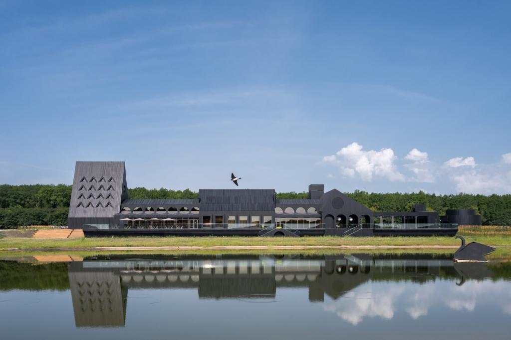 BIM建筑|库代克山公园游客接待中心 / Megabudka Architecture Bureau BIM建筑|库代克山公园游客接待中心 / Megabudka Architecture Bureau