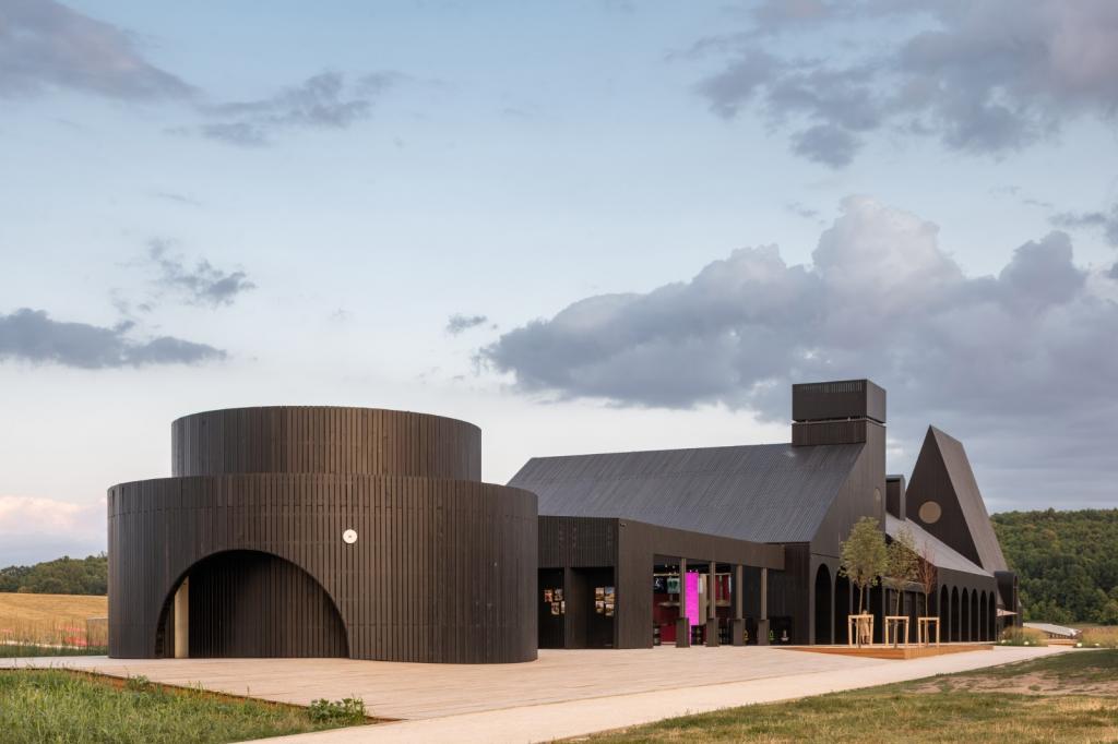 BIM建筑|库代克山公园游客接待中心 / Megabudka Architecture Bureau BIM建筑|库代克山公园游客接待中心 / Megabudka Architecture Bureau