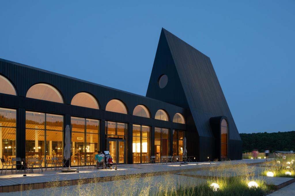 BIM建筑|库代克山公园游客接待中心 / Megabudka Architecture Bureau BIM建筑|库代克山公园游客接待中心 / Megabudka Architecture Bureau
