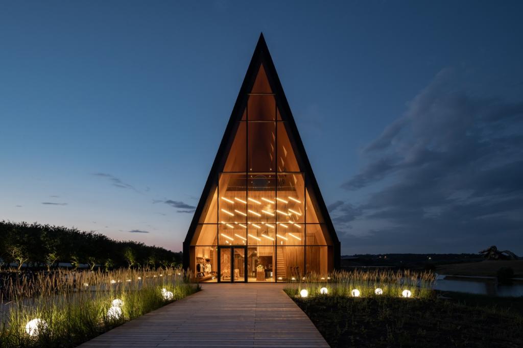 BIM建筑|库代克山公园游客接待中心 / Megabudka Architecture Bureau BIM建筑|库代克山公园游客接待中心 / Megabudka Architecture Bureau