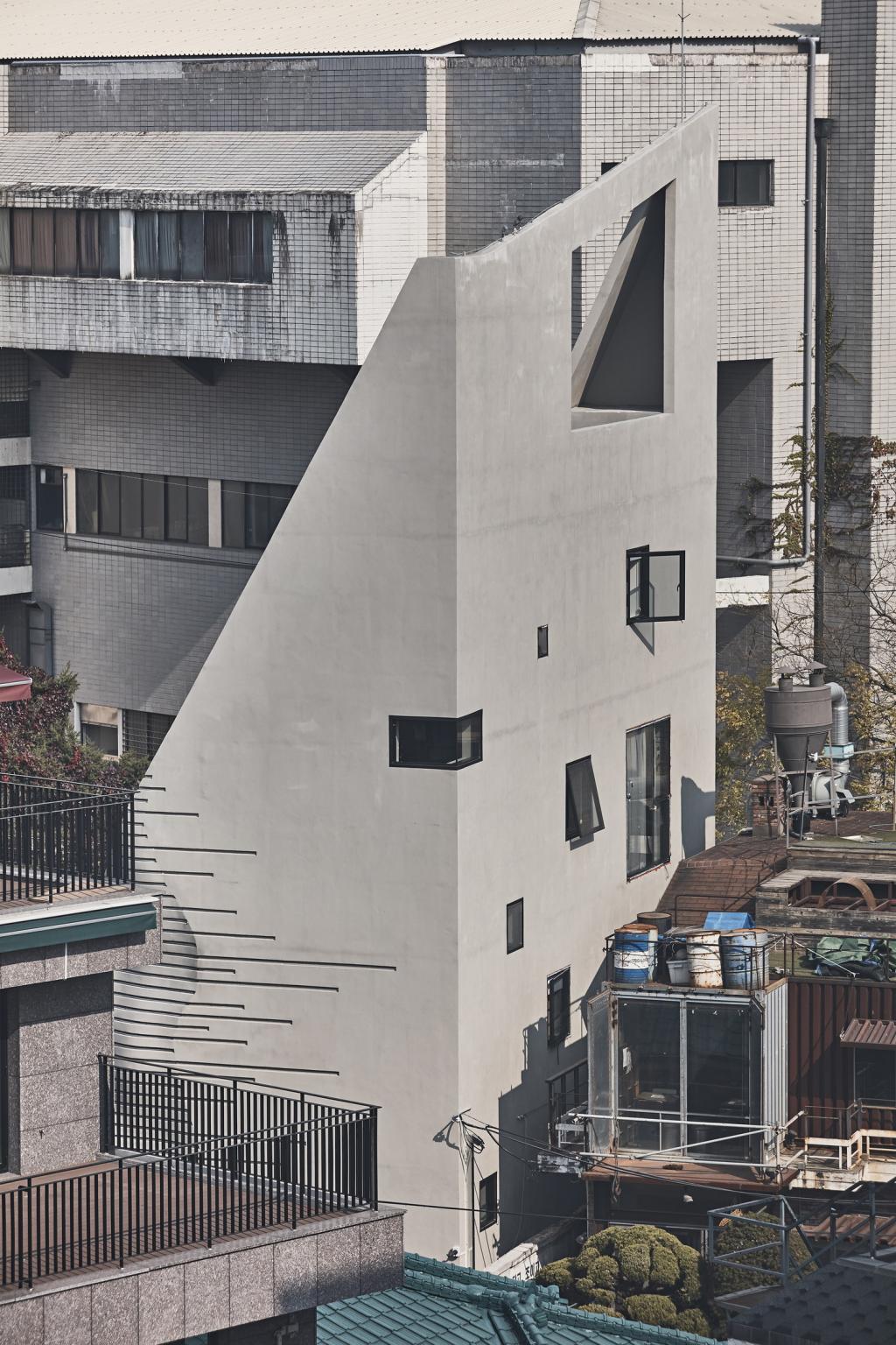 BIM建筑|斜棱锥形混凝土建筑,Areuke 水疗中心 / Chiasmus Partners BIM建筑|斜棱锥形混凝土建筑,Areuke 水疗中心 / Chiasmus Partners