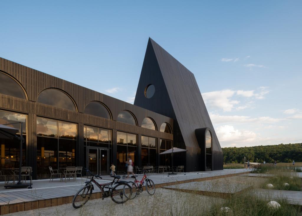 BIM建筑|库代克山公园游客接待中心 / Megabudka Architecture Bureau BIM建筑|库代克山公园游客接待中心 / Megabudka Architecture Bureau