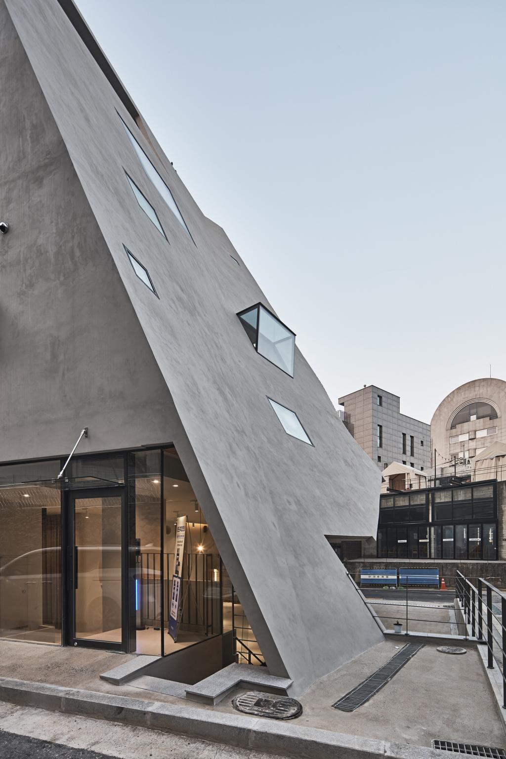 BIM建筑|斜棱锥形混凝土建筑,Areuke 水疗中心 / Chiasmus Partners BIM建筑|斜棱锥形混凝土建筑,Areuke 水疗中心 / Chiasmus Partners