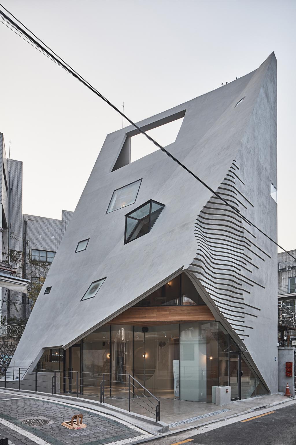 BIM建筑|斜棱锥形混凝土建筑,Areuke 水疗中心 / Chiasmus Partners BIM建筑|斜棱锥形混凝土建筑,Areuke 水疗中心 / Chiasmus Partners