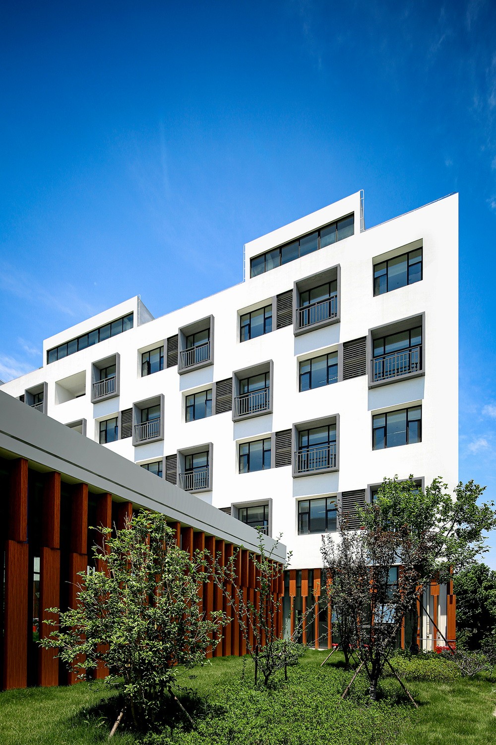 BIM建筑|赵巷康宁养护院建筑设计—这里欢迎自由的老灵魂 / 上海久利建筑事务所 BIM建筑|赵巷康宁养护院建筑设计—这里欢迎自由的老灵魂 / 上海久利建筑事务所