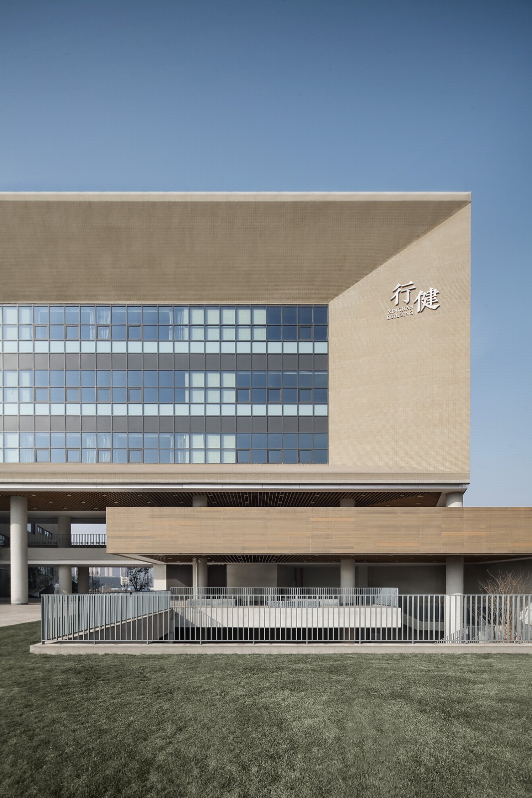BIM建筑|西南大学附属中学两江校区:消失的高密度校园 / gad BIM建筑|西南大学附属中学两江校区:消失的高密度校园 / gad