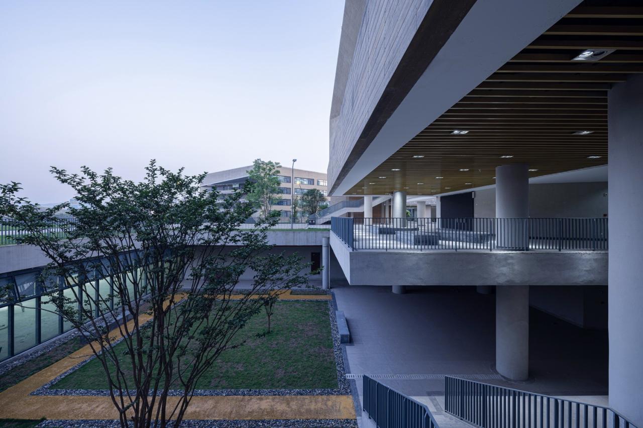 BIM建筑|西南大学附属中学两江校区:消失的高密度校园 / gad BIM建筑|西南大学附属中学两江校区:消失的高密度校园 / gad
