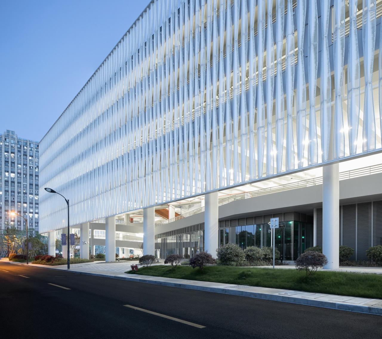 BIM建筑|来自停车楼的逆袭:杭州钱投海达停车楼 / 浙江大学建筑设计研究院有限公司 BIM建筑|来自停车楼的逆袭:杭州钱投海达停车楼 / 浙江大学建筑设计研究院有限公司