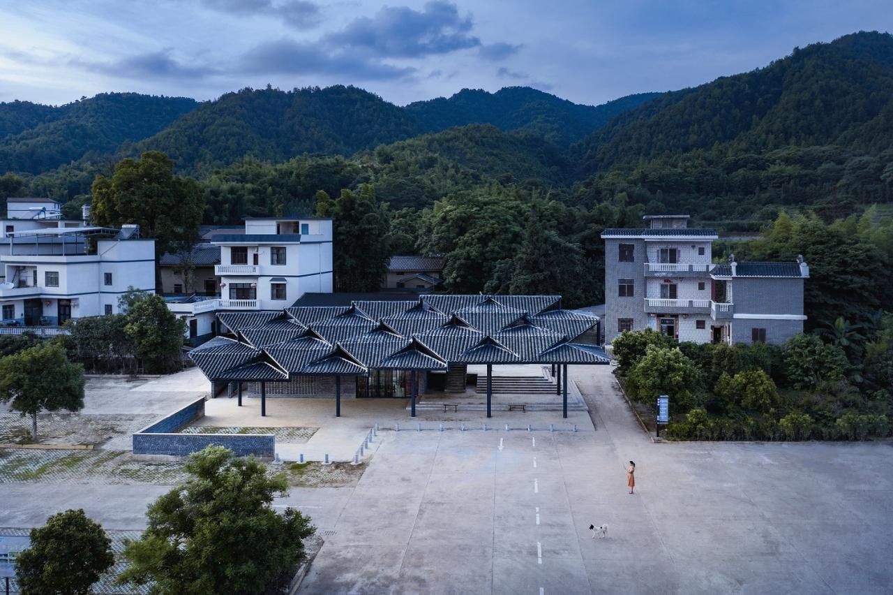 BIM建筑|乡土建筑的单元式转译 ——南粤古驿道梅岭驿站创作实践 / GDAD-城市建筑工作室 BIM建筑|乡土建筑的单元式转译 ——南粤古驿道梅岭驿站创作实践 / GDAD-城市建筑工作室