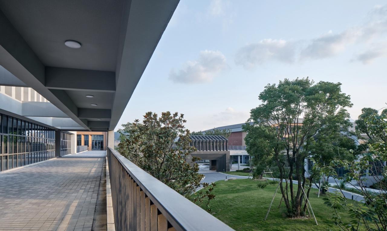 BIM建筑|树下问道,山间筑园 ——乐清市荆山公学 / 浙江大学建筑设计研究院有限公司 BIM建筑|树下问道,山间筑园 ——乐清市荆山公学 / 浙江大学建筑设计研究院有限公司