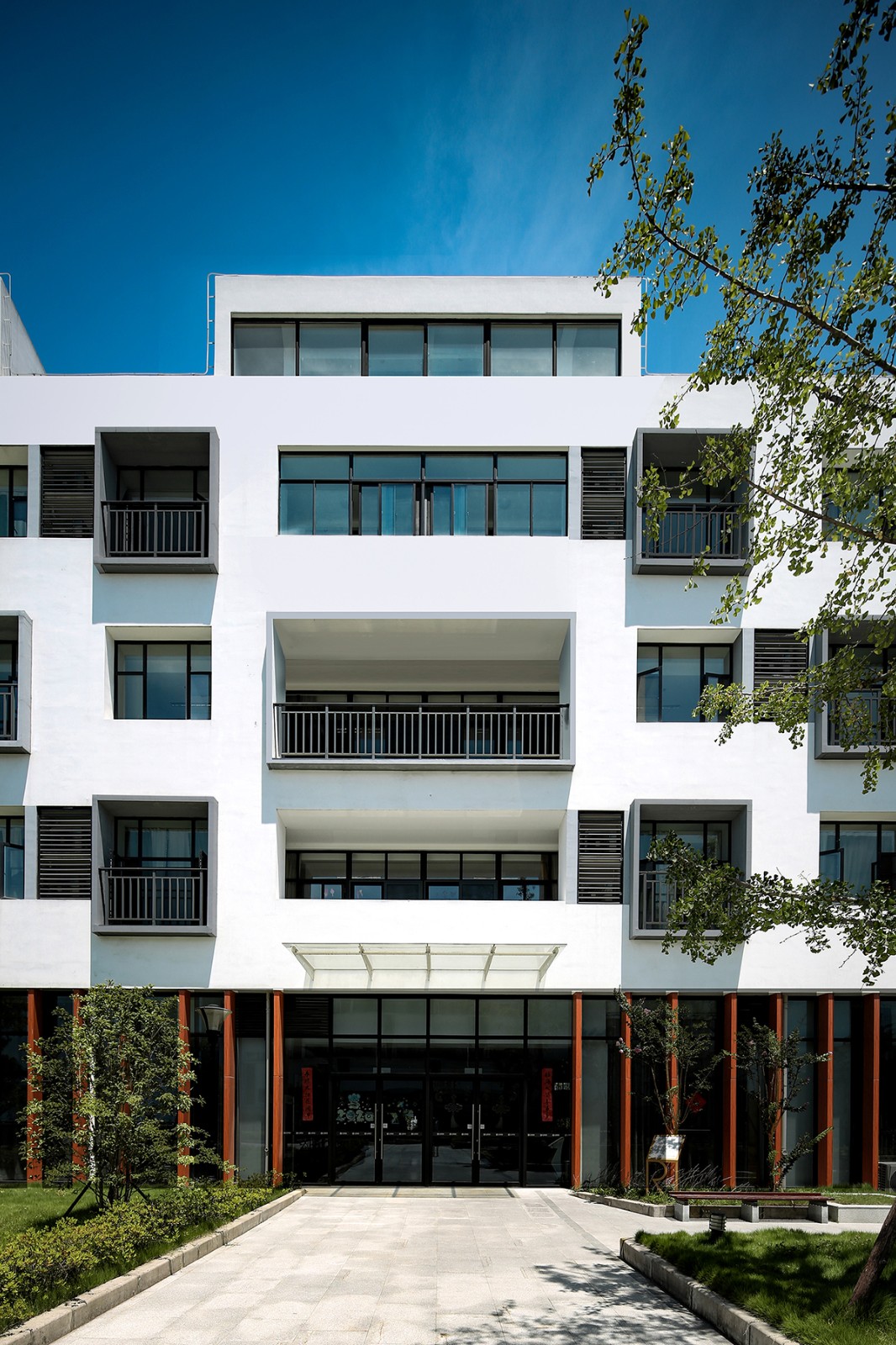 BIM建筑|赵巷康宁养护院建筑设计—这里欢迎自由的老灵魂 / 上海久利建筑事务所 BIM建筑|赵巷康宁养护院建筑设计—这里欢迎自由的老灵魂 / 上海久利建筑事务所