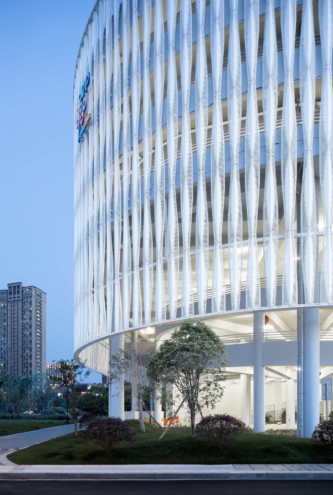 BIM建筑|来自停车楼的逆袭:杭州钱投海达停车楼 / 浙江大学建筑设计研究院有限公司 BIM建筑|来自停车楼的逆袭:杭州钱投海达停车楼 / 浙江大学建筑设计研究院有限公司