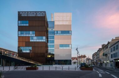 BIM建筑|黑白覆盖,法国波城共和国综合楼 / Ameller Dubois-BIM建筑网