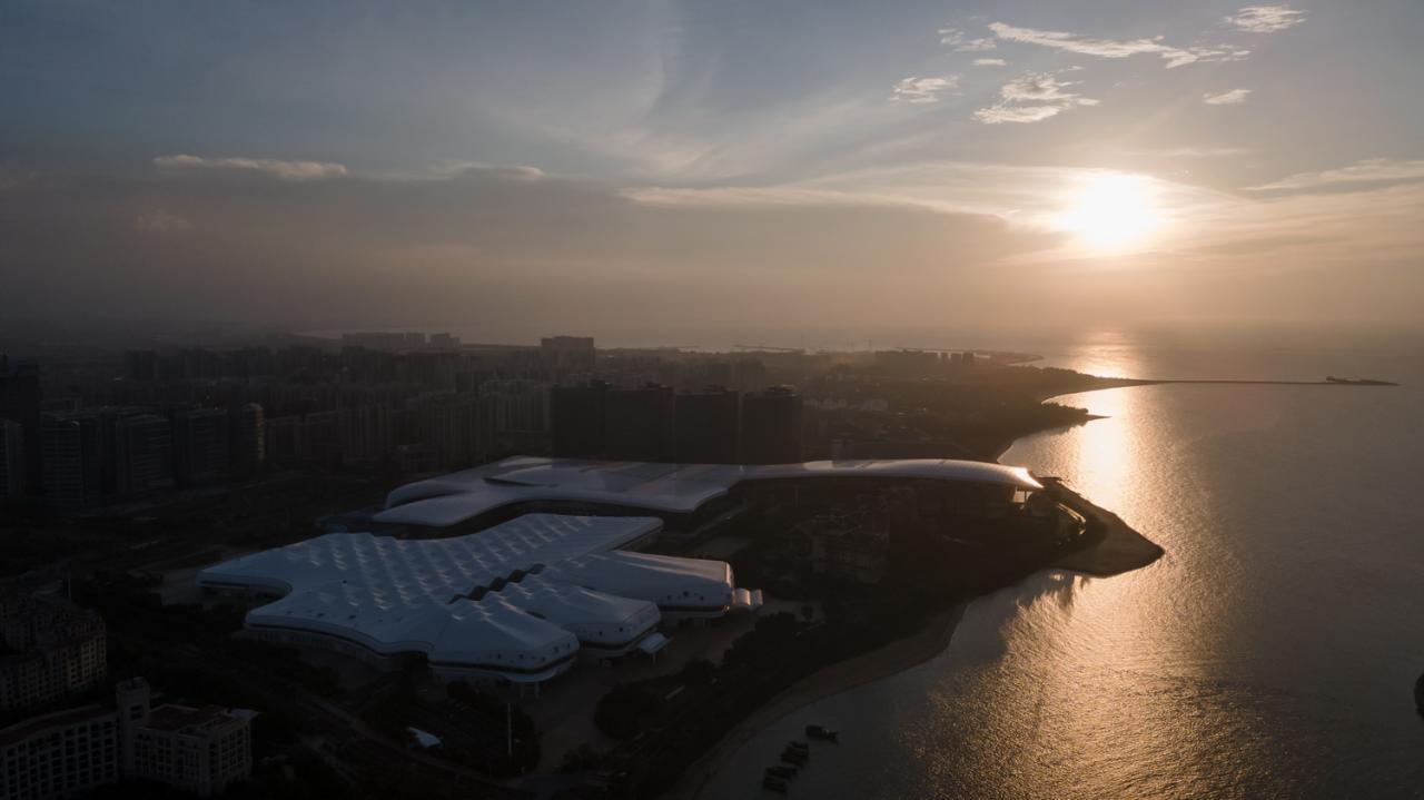 BIM建筑|海南国际会展中心二期 / 深圳H+L建筑工作室 + 柏涛设计 BIM建筑|海南国际会展中心二期 / 深圳H+L建筑工作室 + 柏涛设计