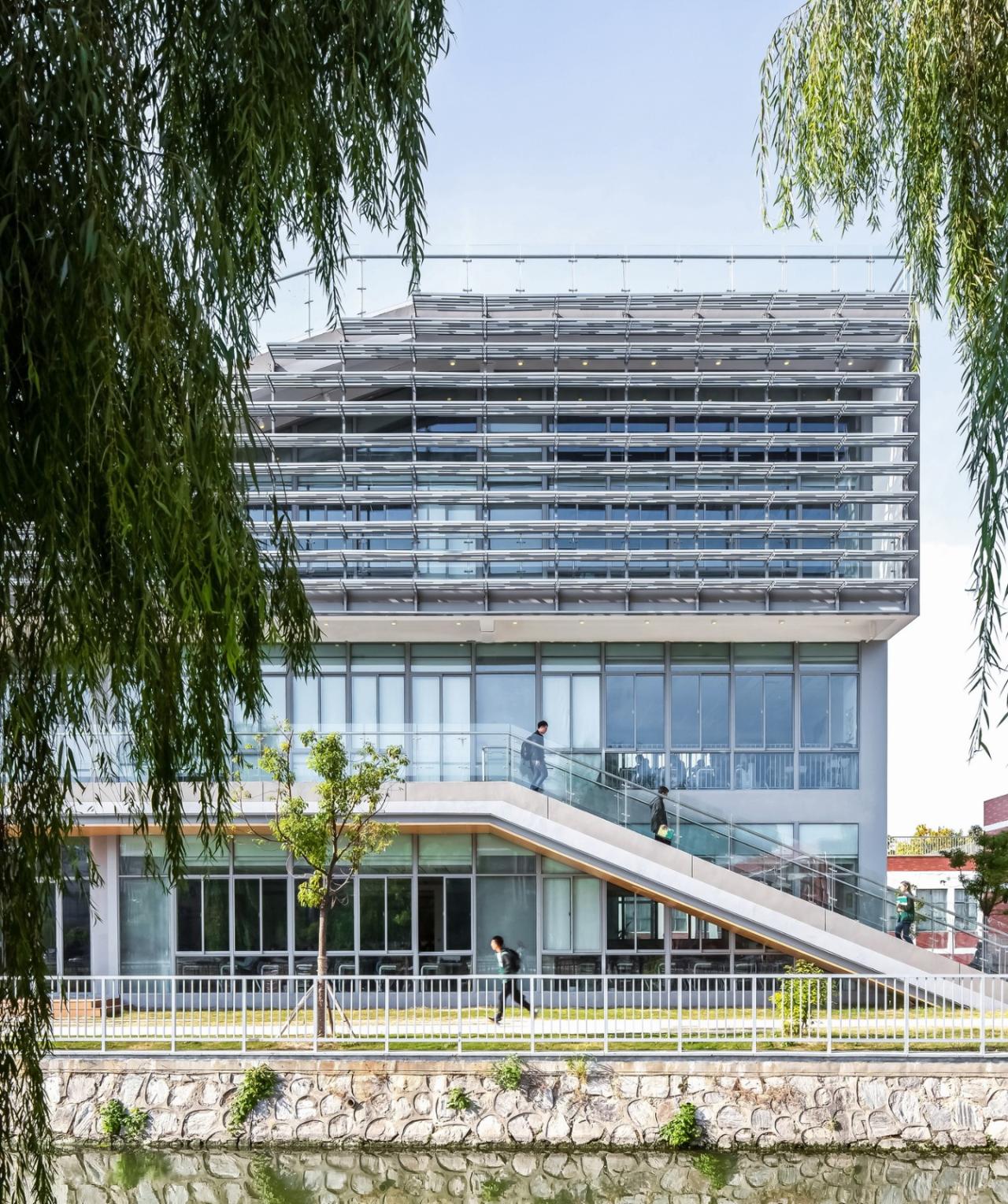BIM建筑|桥上教学楼 - 盐城外国语学校创新中心 / 普泛建筑 BIM建筑|桥上教学楼 - 盐城外国语学校创新中心 / 普泛建筑