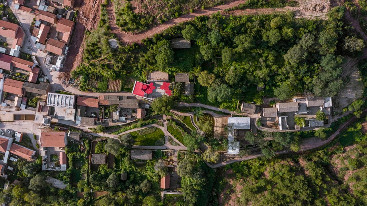 BIM建筑|与树和老土墙共生——军械库咖啡 / 三文建筑 BIM建筑|与树和老土墙共生——军械库咖啡 / 三文建筑