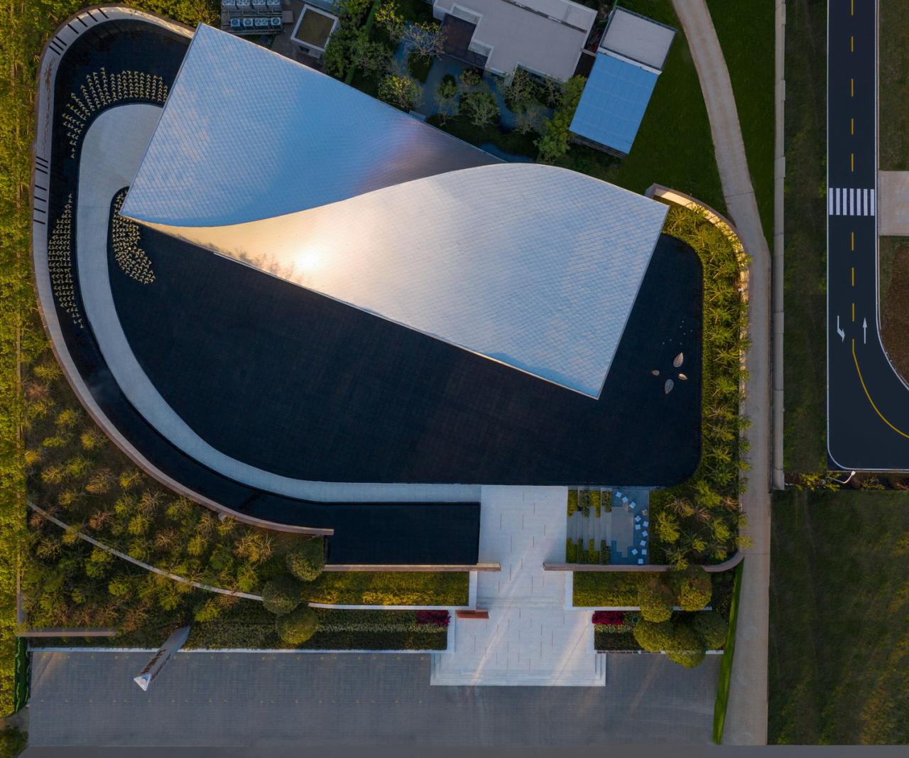 BIM建筑|武汉城建 · 花山印象:旋扭的动感 / 成执设计 BIM建筑|武汉城建 · 花山印象:旋扭的动感 / 成执设计