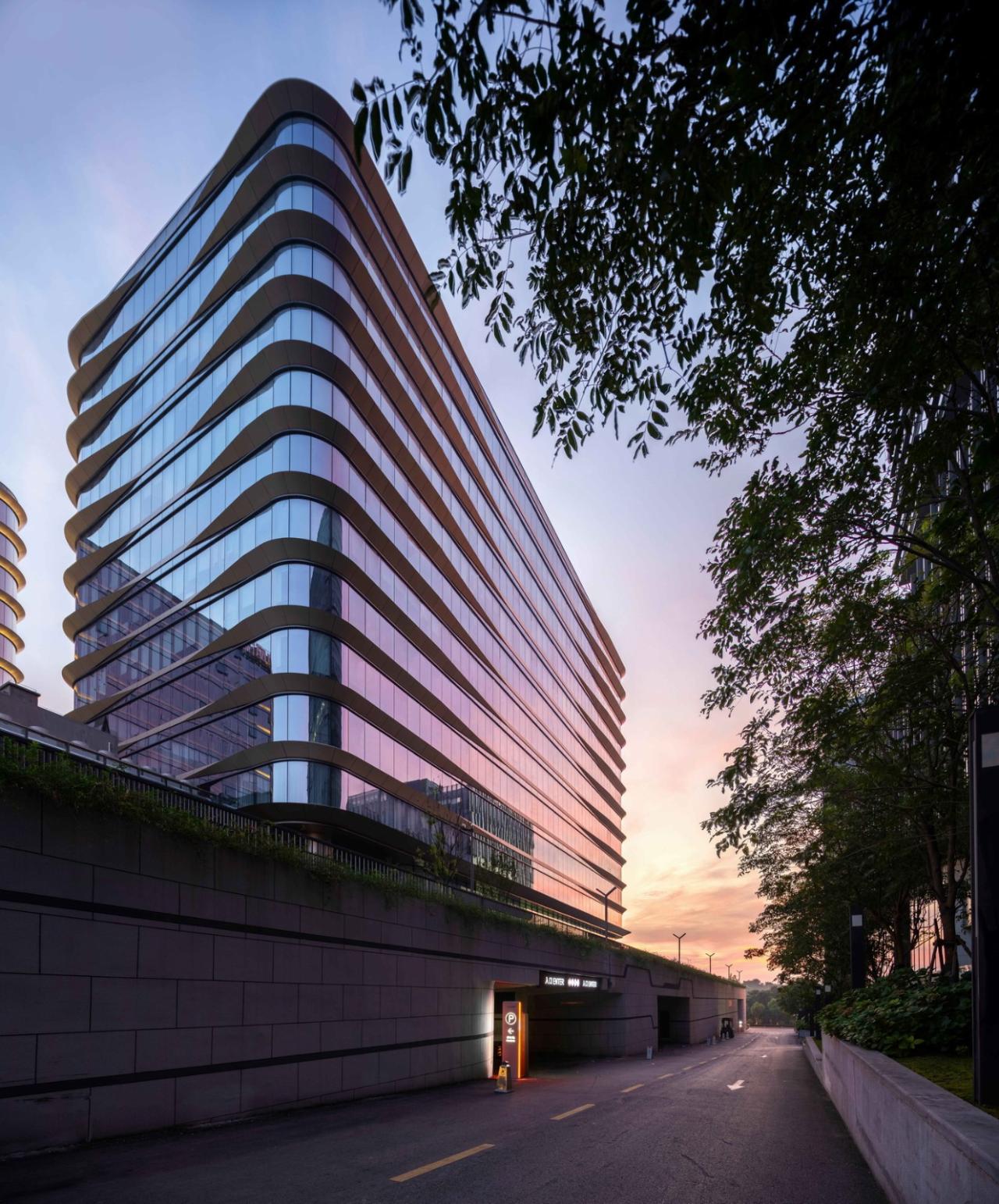 BIM建筑|流动立面平衡方正体量:南京金地威新 ▪ 雨花创新中心 / 成执设计 BIM建筑|流动立面平衡方正体量:南京金地威新 ▪ 雨花创新中心 / 成执设计