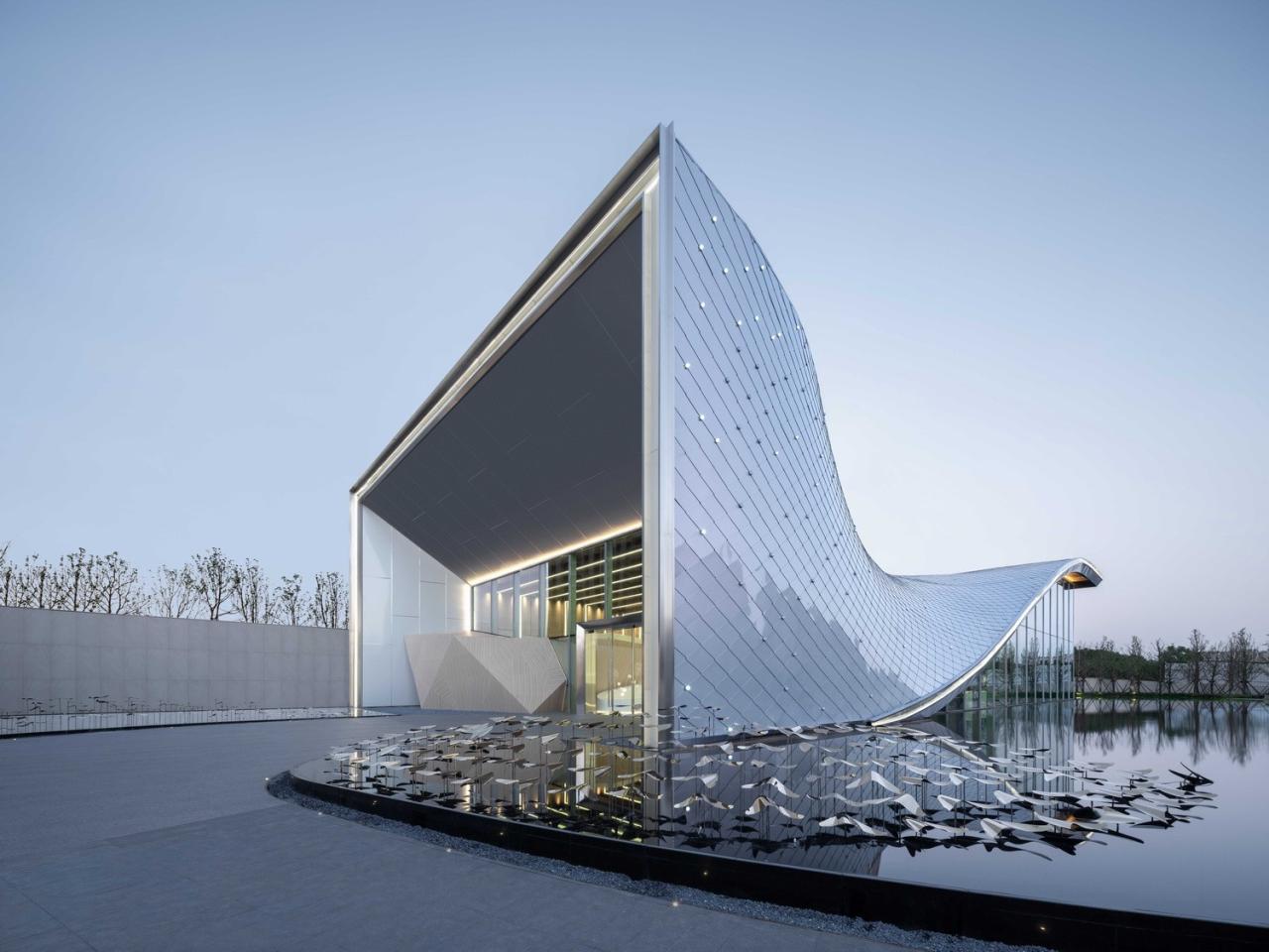 BIM建筑|武汉城建 · 花山印象:旋扭的动感 / 成执设计 BIM建筑|武汉城建 · 花山印象:旋扭的动感 / 成执设计
