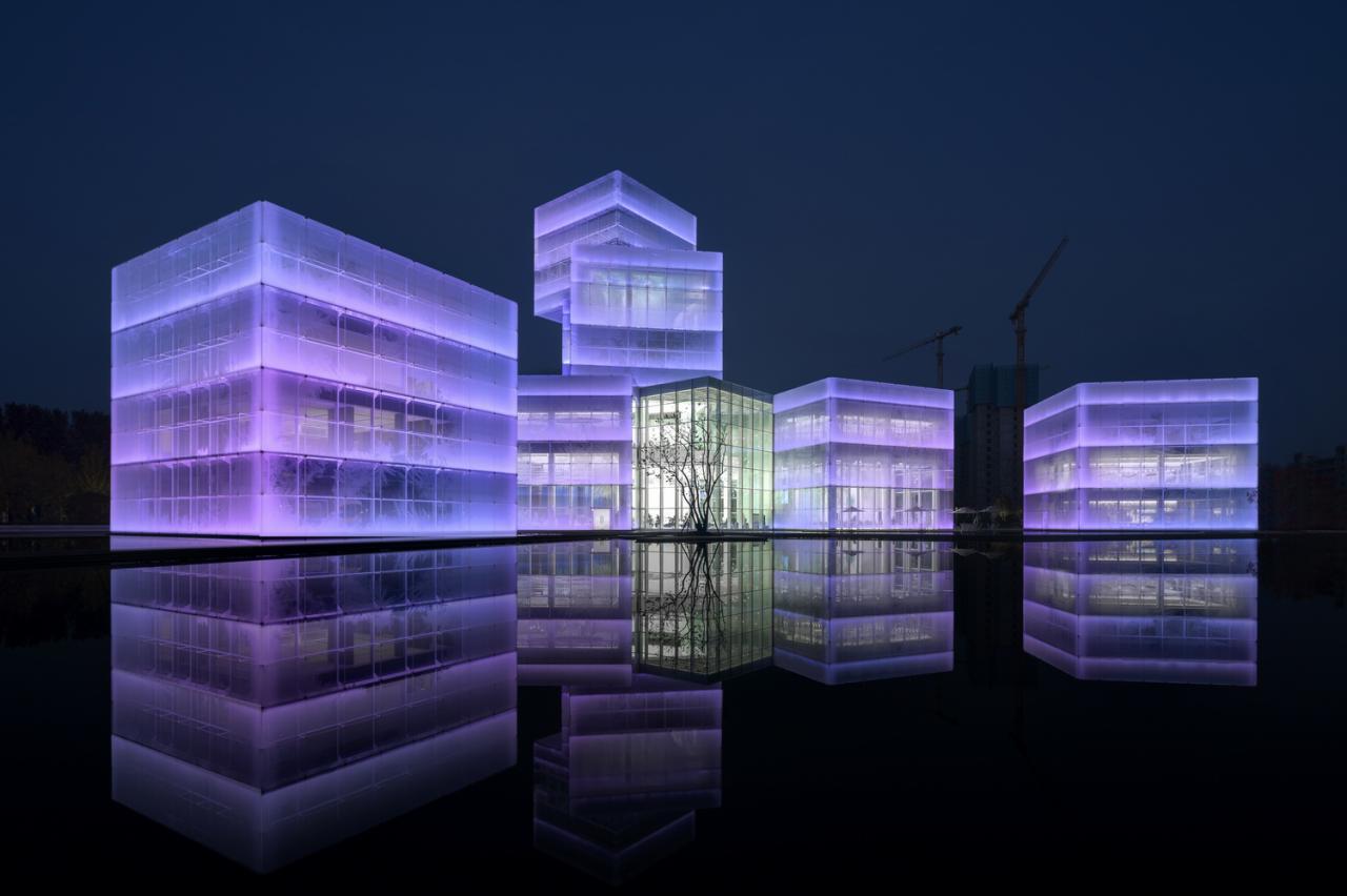 BIM建筑|中原融创文旅城:魔法光影和大冰块的梦幻奇遇 / PROL光石 BIM建筑|中原融创文旅城:魔法光影和大冰块的梦幻奇遇 / PROL光石