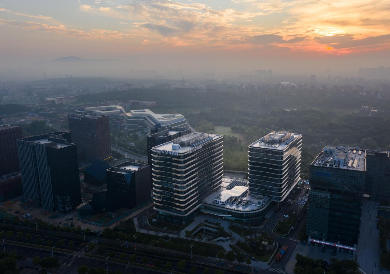 BIM建筑|流动立面平衡方正体量:南京金地威新 ▪ 雨花创新中心 / 成执设计 BIM建筑|流动立面平衡方正体量:南京金地威新 ▪ 雨花创新中心 / 成执设计
