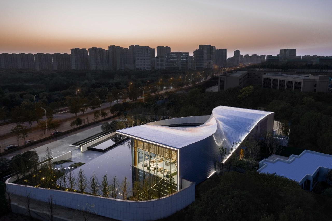 BIM建筑|武汉城建 · 花山印象:旋扭的动感 / 成执设计 BIM建筑|武汉城建 · 花山印象:旋扭的动感 / 成执设计