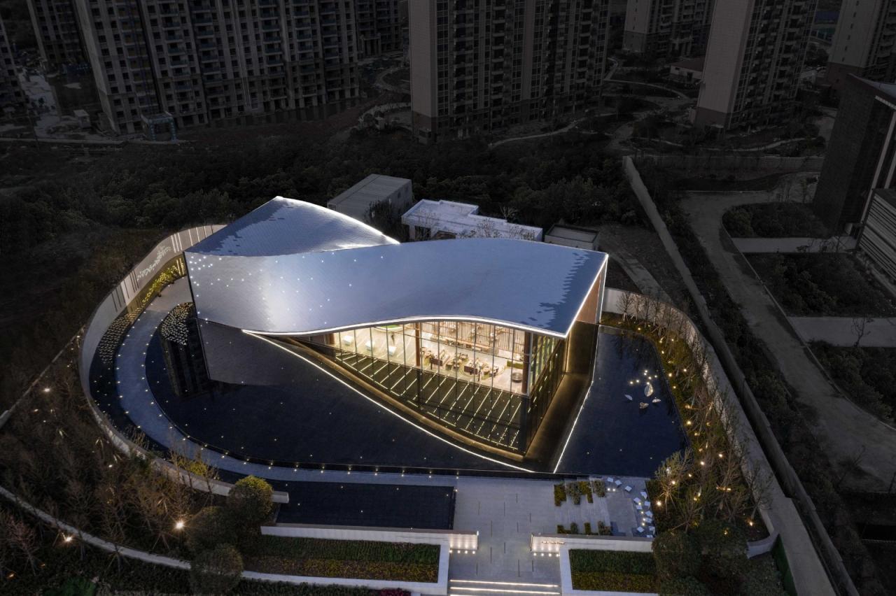 BIM建筑|武汉城建 · 花山印象:旋扭的动感 / 成执设计 BIM建筑|武汉城建 · 花山印象:旋扭的动感 / 成执设计