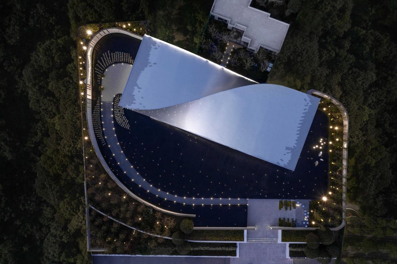 BIM建筑|武汉城建 · 花山印象:旋扭的动感 / 成执设计 BIM建筑|武汉城建 · 花山印象:旋扭的动感 / 成执设计