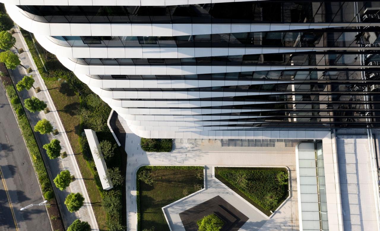 BIM建筑|流动立面平衡方正体量:南京金地威新 ▪ 雨花创新中心 / 成执设计 BIM建筑|流动立面平衡方正体量:南京金地威新 ▪ 雨花创新中心 / 成执设计