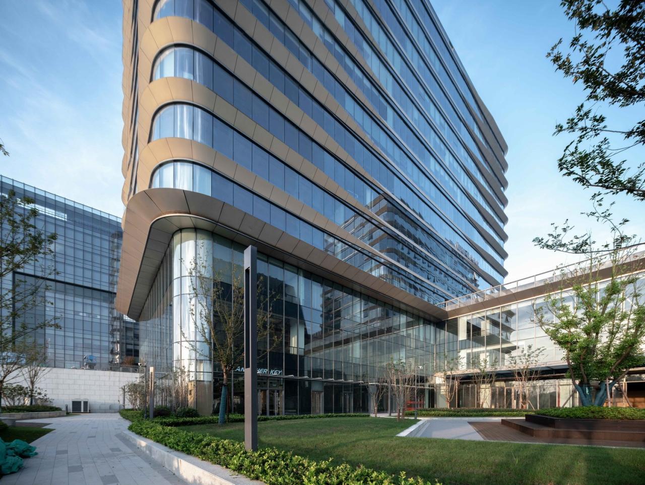 BIM建筑|流动立面平衡方正体量:南京金地威新 ▪ 雨花创新中心 / 成执设计 BIM建筑|流动立面平衡方正体量:南京金地威新 ▪ 雨花创新中心 / 成执设计