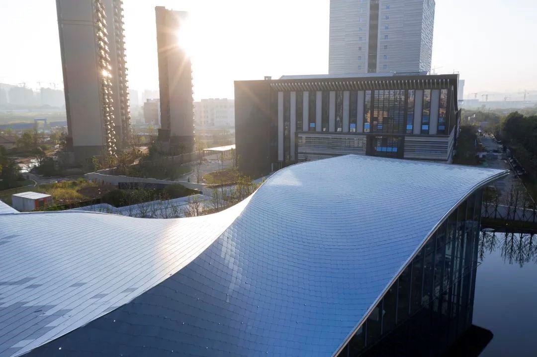 BIM建筑|武汉城建 · 花山印象:旋扭的动感 / 成执设计 BIM建筑|武汉城建 · 花山印象:旋扭的动感 / 成执设计