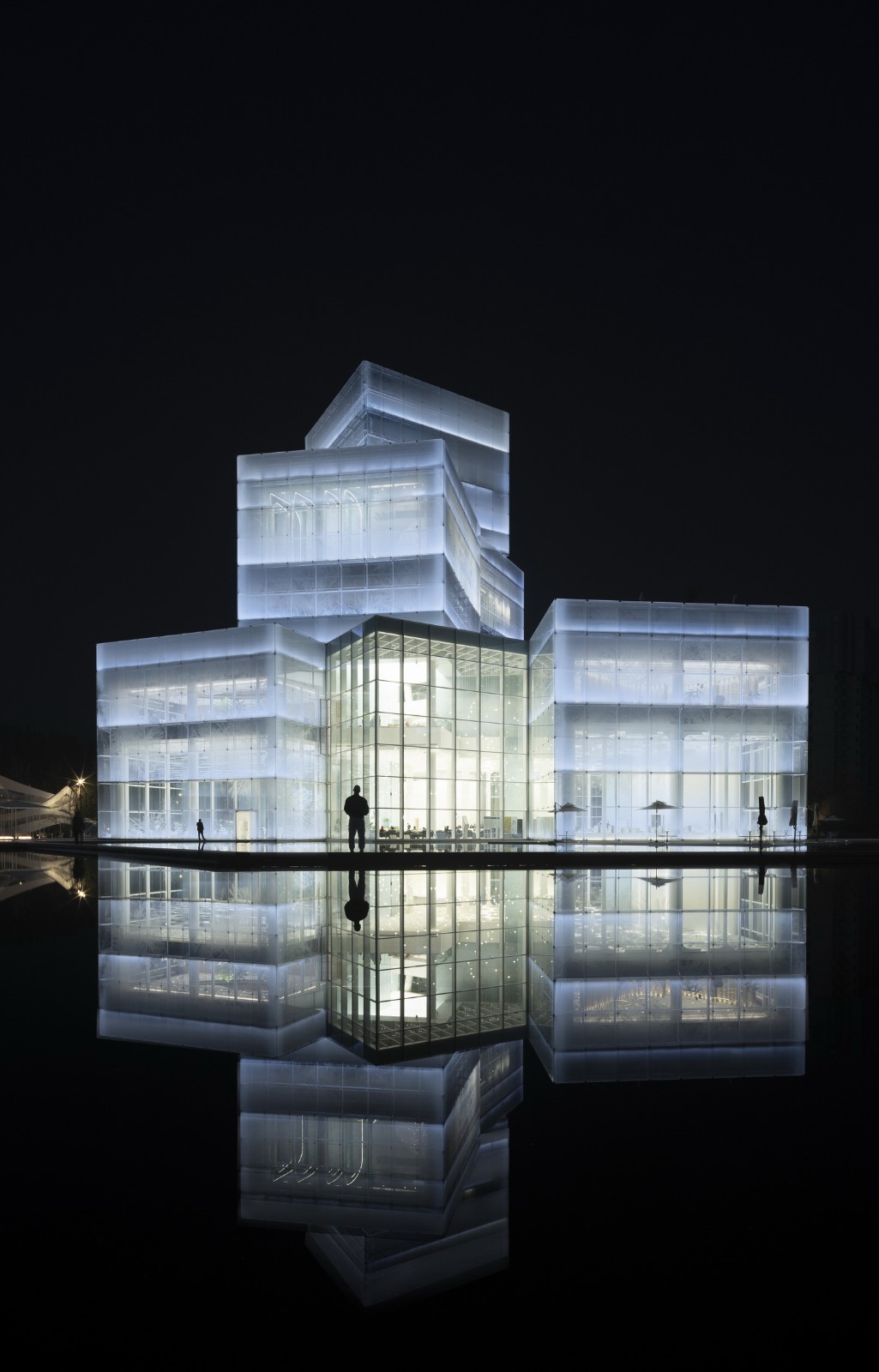 BIM建筑|中原融创文旅城:魔法光影和大冰块的梦幻奇遇 / PROL光石 BIM建筑|中原融创文旅城:魔法光影和大冰块的梦幻奇遇 / PROL光石
