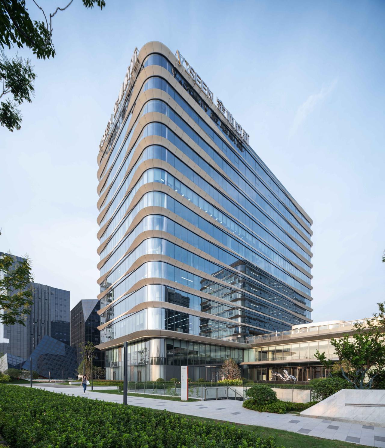 BIM建筑|流动立面平衡方正体量:南京金地威新 ▪ 雨花创新中心 / 成执设计 BIM建筑|流动立面平衡方正体量:南京金地威新 ▪ 雨花创新中心 / 成执设计