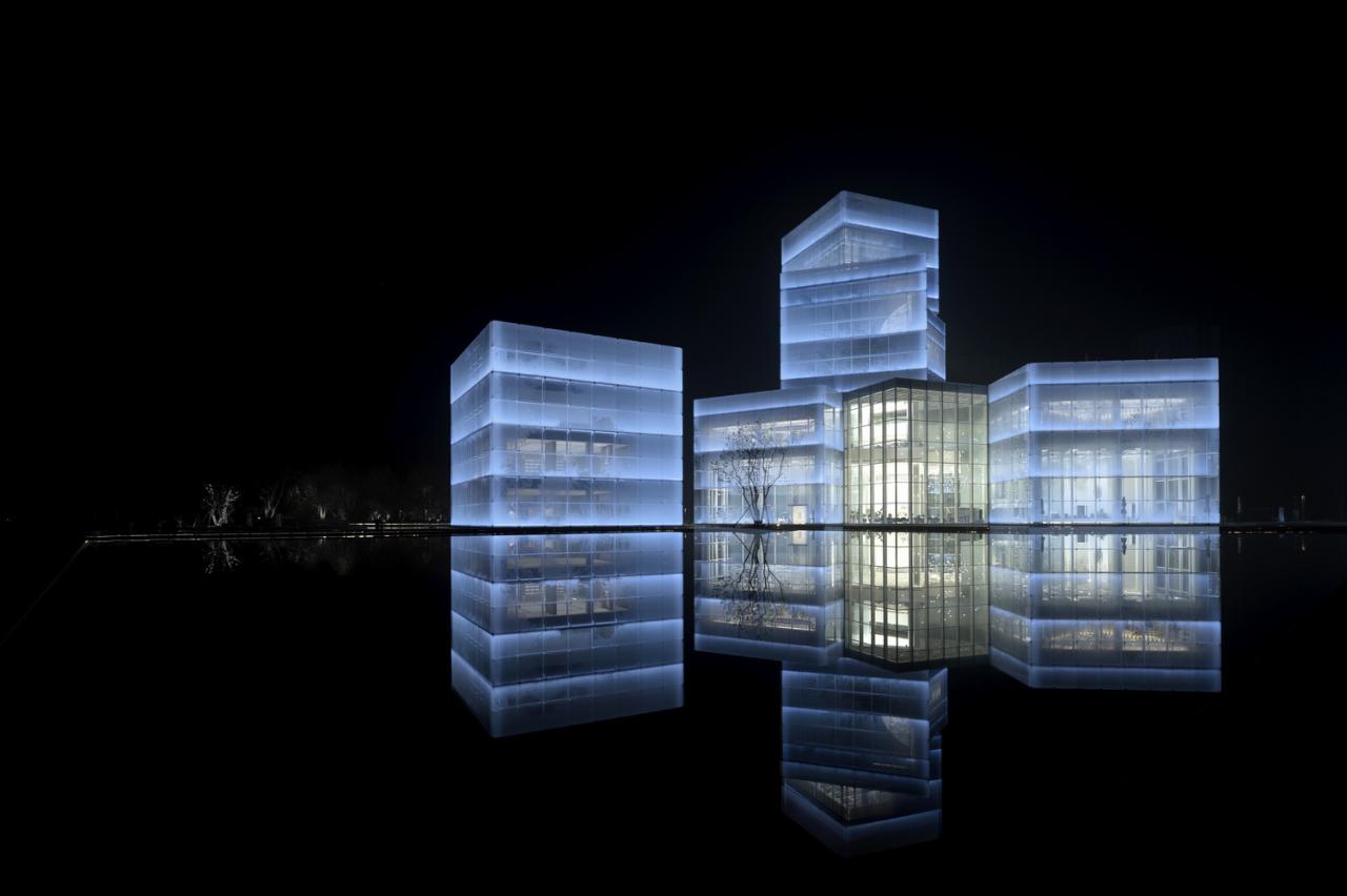 BIM建筑|中原融创文旅城:魔法光影和大冰块的梦幻奇遇 / PROL光石 BIM建筑|中原融创文旅城:魔法光影和大冰块的梦幻奇遇 / PROL光石