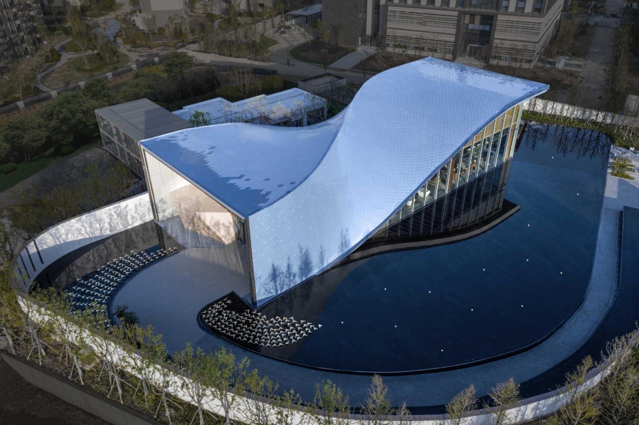 BIM建筑|武汉城建 · 花山印象:旋扭的动感 / 成执设计 BIM建筑|武汉城建 · 花山印象:旋扭的动感 / 成执设计