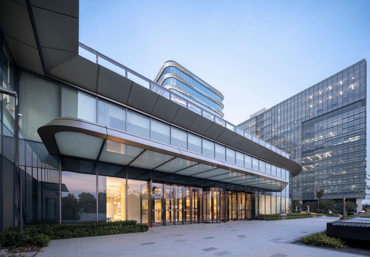 BIM建筑|流动立面平衡方正体量:南京金地威新 ▪ 雨花创新中心 / 成执设计 BIM建筑|流动立面平衡方正体量:南京金地威新 ▪ 雨花创新中心 / 成执设计