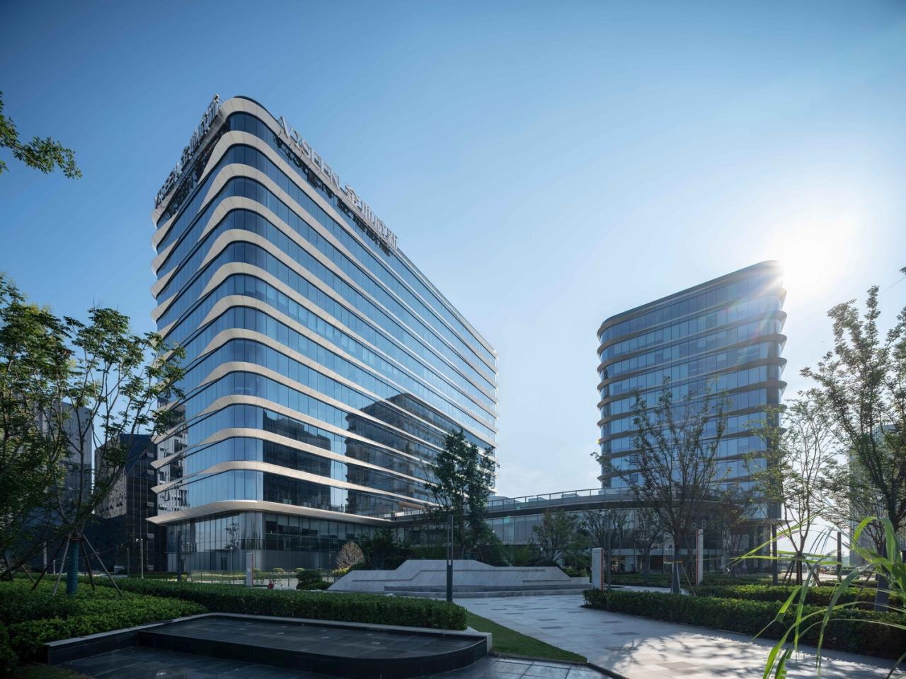 BIM建筑|流动立面平衡方正体量:南京金地威新 ▪ 雨花创新中心 / 成执设计 BIM建筑|流动立面平衡方正体量:南京金地威新 ▪ 雨花创新中心 / 成执设计