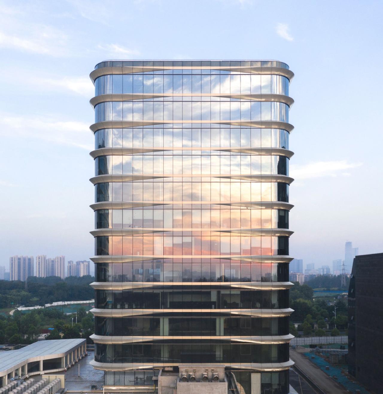 BIM建筑|流动立面平衡方正体量:南京金地威新 ▪ 雨花创新中心 / 成执设计 BIM建筑|流动立面平衡方正体量:南京金地威新 ▪ 雨花创新中心 / 成执设计