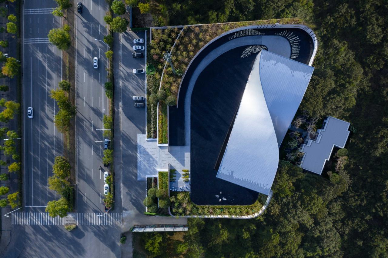 BIM建筑|武汉城建 · 花山印象:旋扭的动感 / 成执设计 BIM建筑|武汉城建 · 花山印象:旋扭的动感 / 成执设计