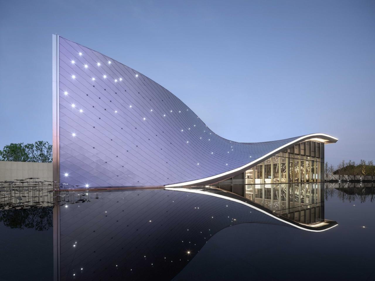 BIM建筑|武汉城建 · 花山印象:旋扭的动感 / 成执设计 BIM建筑|武汉城建 · 花山印象:旋扭的动感 / 成执设计