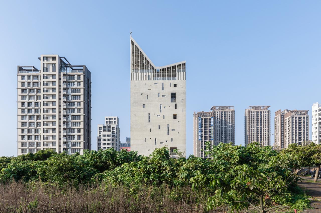 BIM建筑|垂直教堂,淡江教堂 / Behet Bondzio Lin Architekten BIM建筑|垂直教堂,淡江教堂 / Behet Bondzio Lin Architekten