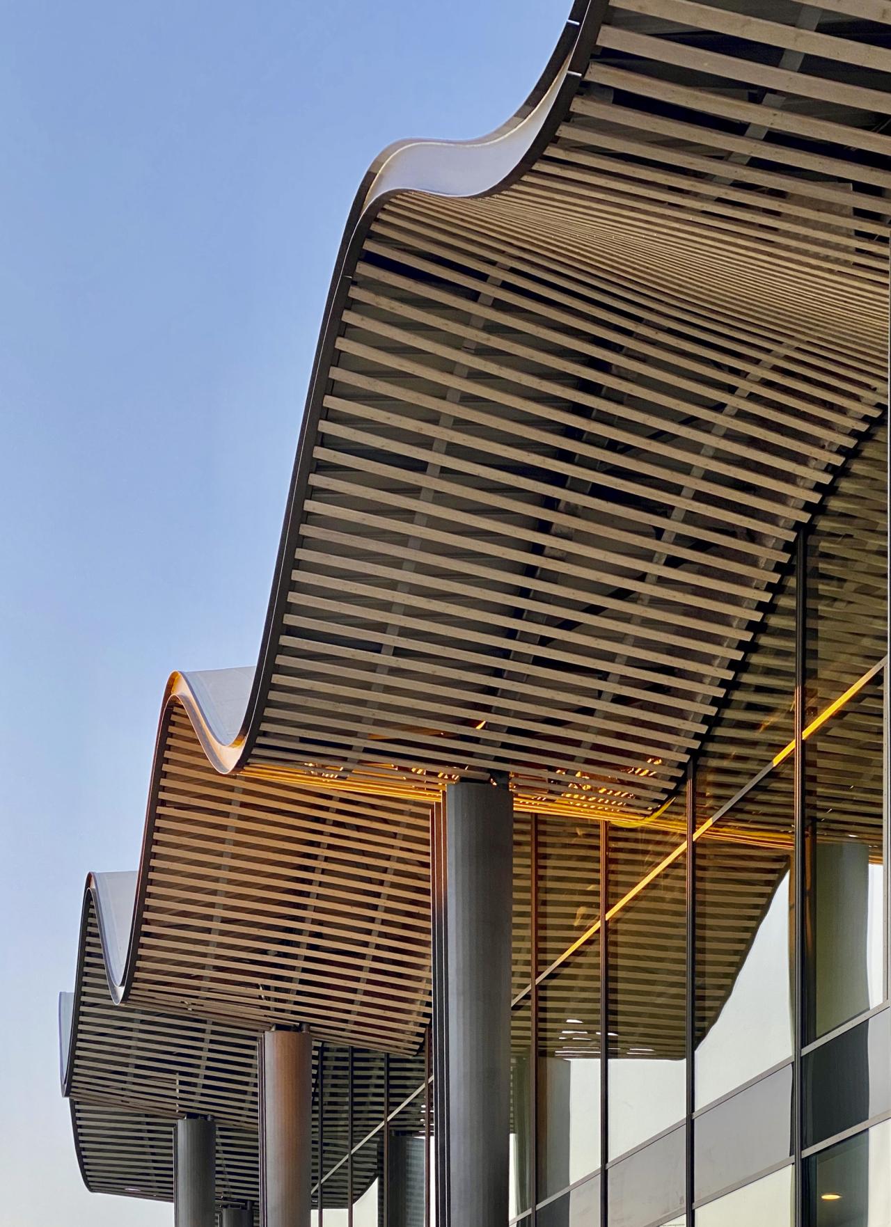 BIM建筑|波浪形屋面,UCPA大兰斯体育场 / Marc Mimram BIM建筑|波浪形屋面,UCPA大兰斯体育场 / Marc Mimram