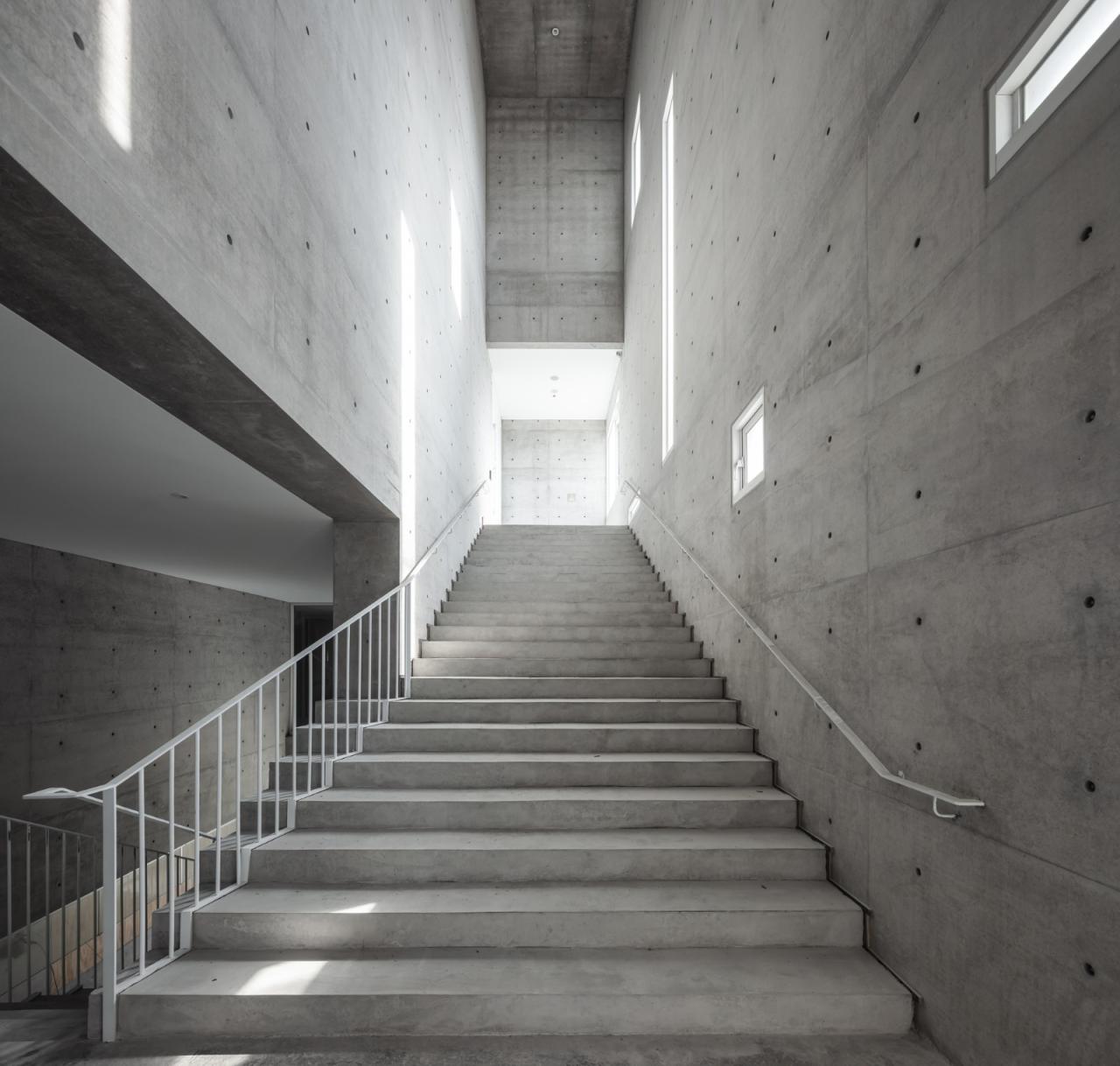 BIM建筑|垂直教堂,淡江教堂 / Behet Bondzio Lin Architekten BIM建筑|垂直教堂,淡江教堂 / Behet Bondzio Lin Architekten