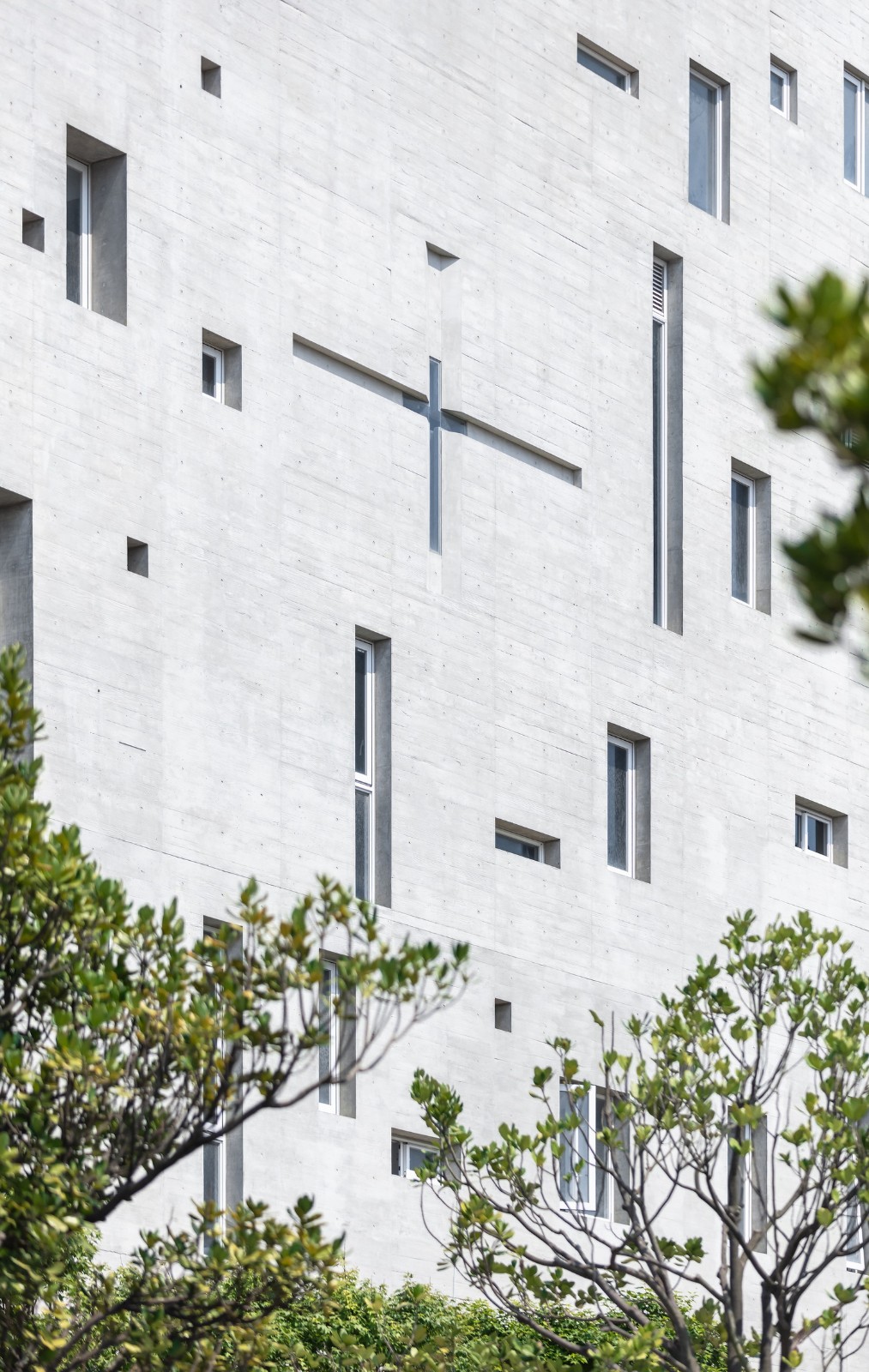 BIM建筑|垂直教堂,淡江教堂 / Behet Bondzio Lin Architekten BIM建筑|垂直教堂,淡江教堂 / Behet Bondzio Lin Architekten