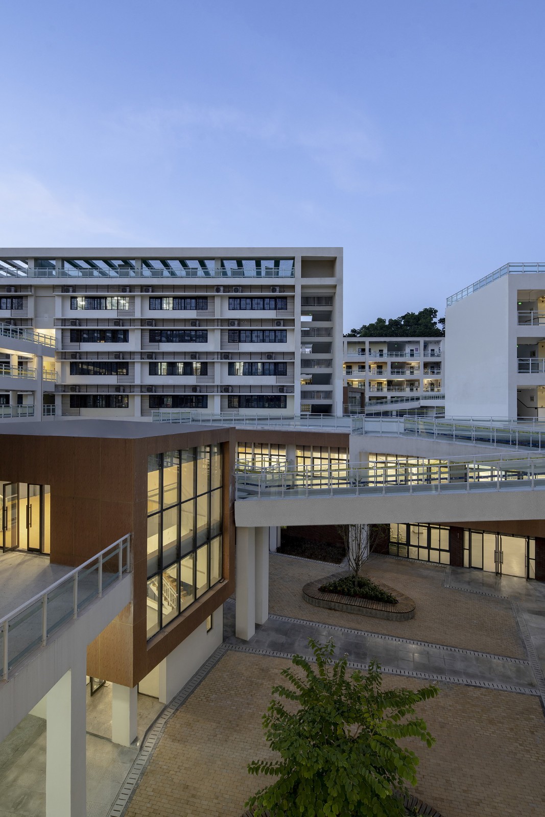 BIM建筑|深圳光明新区凤凰学校 / 深圳大学建筑设计研究院“钟中+钟波涛”工作室 BIM建筑|深圳光明新区凤凰学校 / 深圳大学建筑设计研究院“钟中+钟波涛”工作室