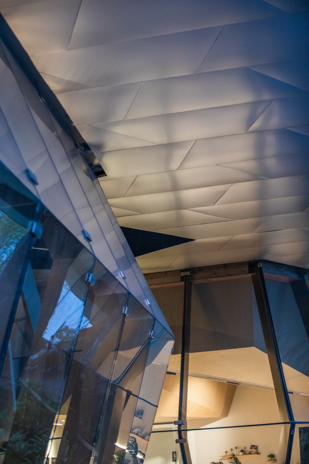 BIM建筑|悬崖顶上的城市生活体验馆—万州雍江上境展示中心 / aoe事建组 BIM建筑|悬崖顶上的城市生活体验馆—万州雍江上境展示中心 / aoe事建组