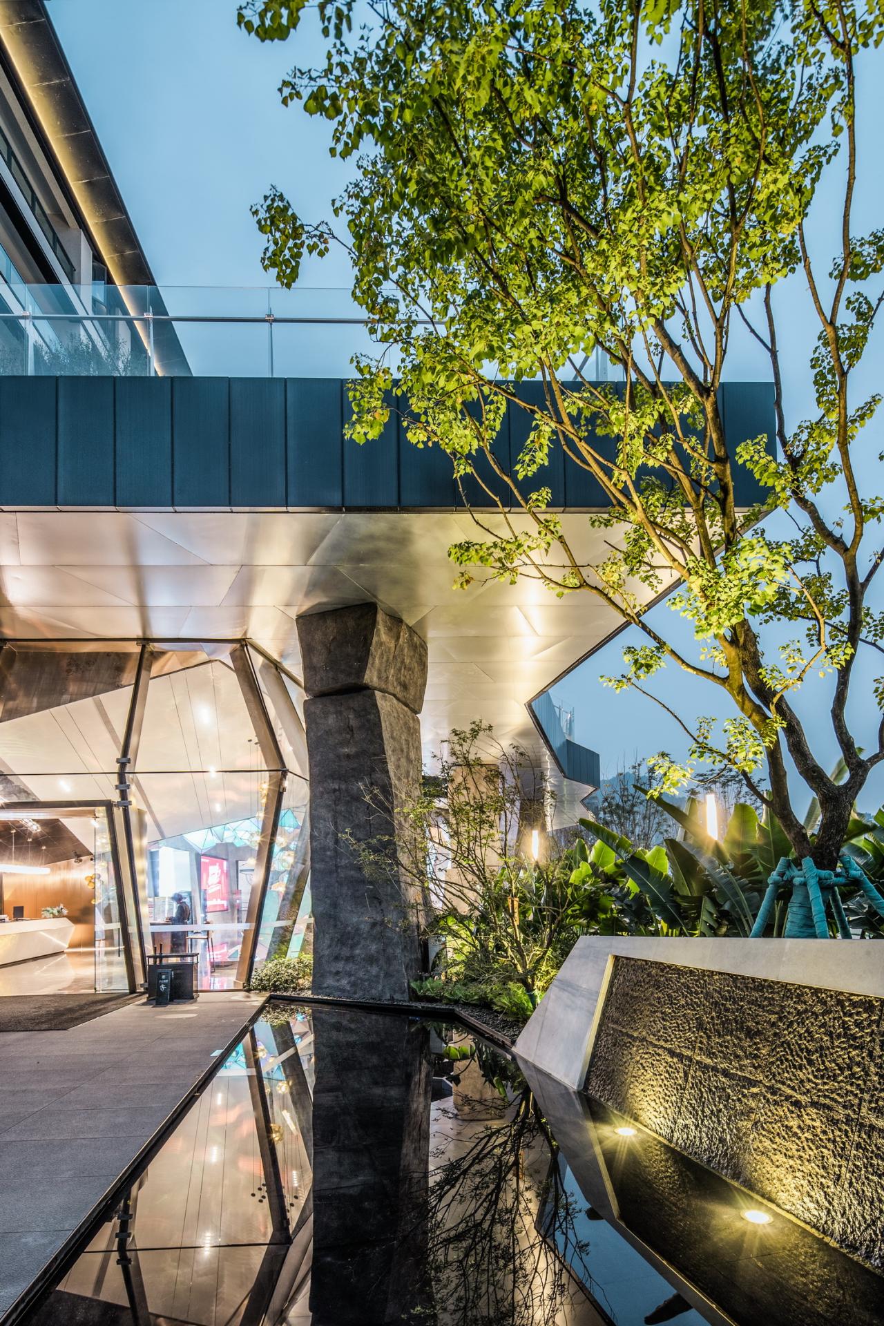 BIM建筑|悬崖顶上的城市生活体验馆—万州雍江上境展示中心 / aoe事建组 BIM建筑|悬崖顶上的城市生活体验馆—万州雍江上境展示中心 / aoe事建组